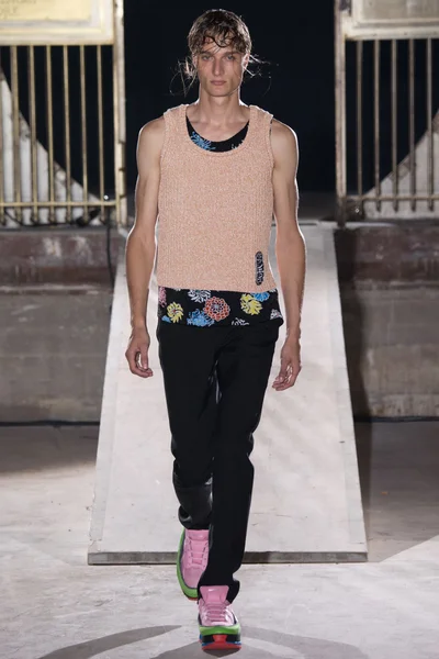 Look 19